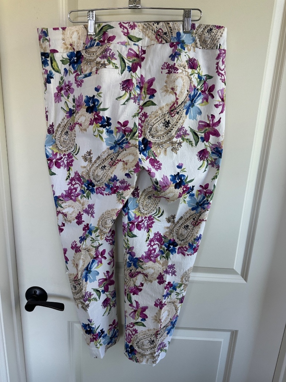 Chicos Floral Crop Pant Chicos Size 2 / US 12 NWOT - Picture 2 of 6